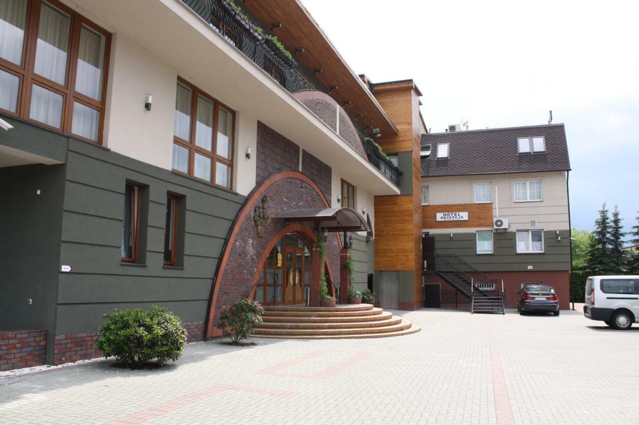 Hotel Pinocy Ledziny Exteriör bild